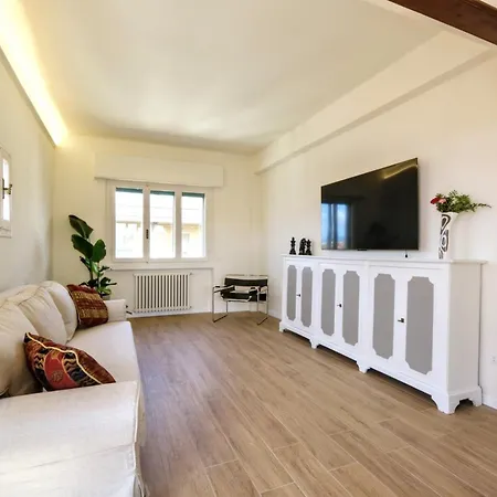 Attico Claudia * Florencie